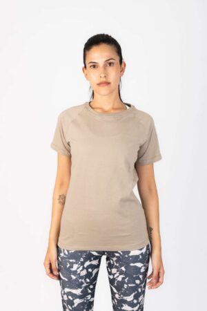 122532. Remera Dalia Ribb Crudo Pecán